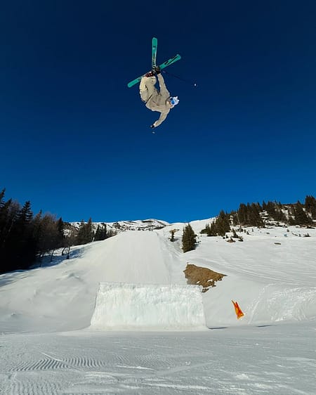 Bild 1 av 2 - Sam Baumgartner åker skidor