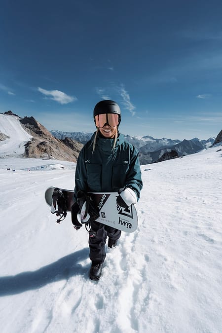 Image 3 of 3 - Louise Nordström Snowboarding