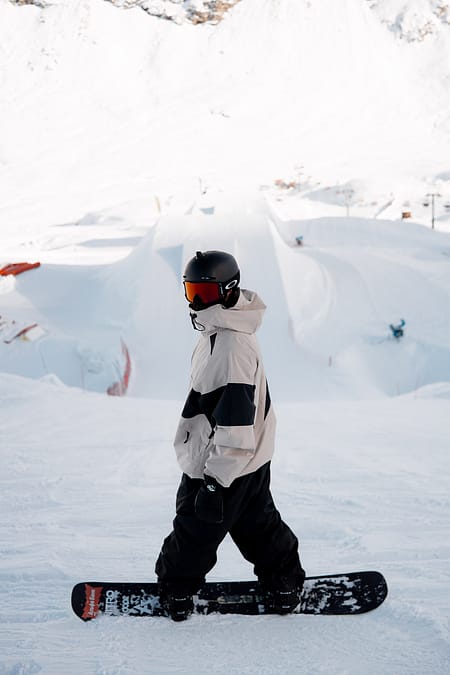 Image 2 of 2 - Vlad Khadarin Snowboarding