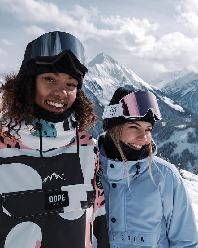 Interchangeable lenses vs. single lenses